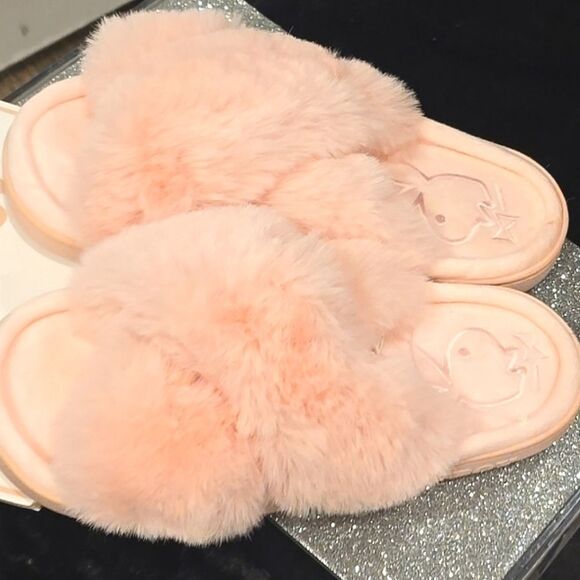 Playboy Embossed Logo Plush Memory Foam Cross Slippers - Picture 6 of 8